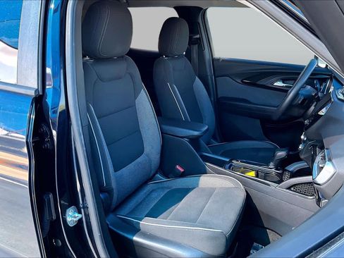 Used 2021 Chevrolet TrailBlazer LT w/ Convenience Package FWD image 8