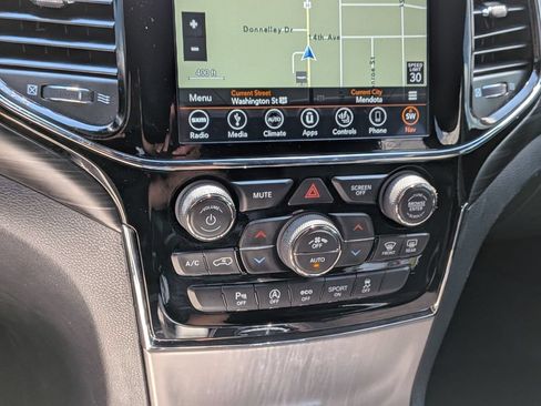 Used 2019 Jeep Grand Cherokee Altitude AWD/4WD image 17