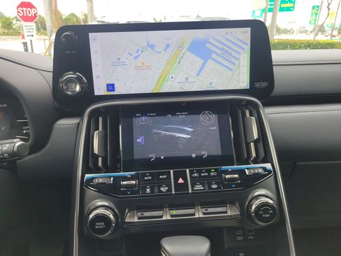 Used 2024 Lexus LX 600 LX 600 Premium 4WD image 10