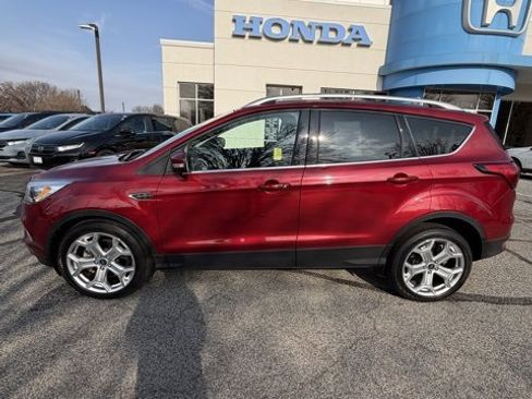 Used 2019 Ford Escape Titanium image 2