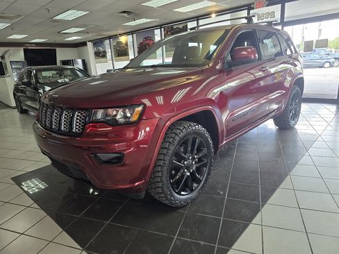 Used 2018 Jeep Grand Cherokee Altitude AWD/4WD image 1