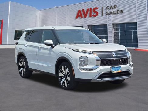 Used 2025 Mitsubishi Outlander SE AWD/4WD image 3