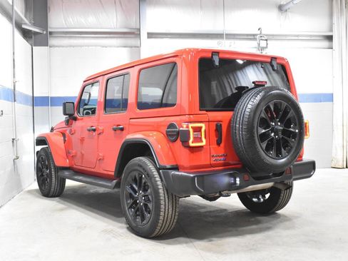 Used 2025 Jeep Wrangler Sahara image 24