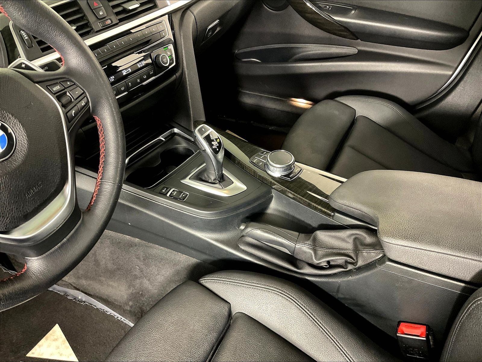 Used 2018 BMW 330i xDrive Sedan AWD/4WD image 18
