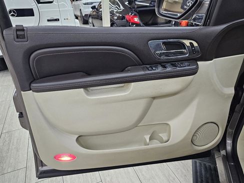 Used 2014 Cadillac Escalade Platinum image 39