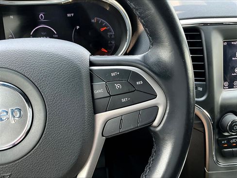 Used 2020 Jeep Grand Cherokee Laredo AWD/4WD image 12