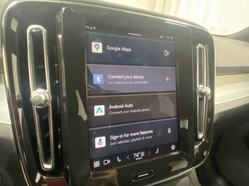 Used 2025 Volvo XC40 B5 Core image 18