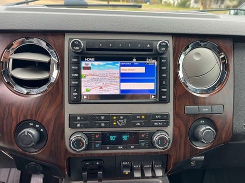 Used 2011 Ford F350 Lariat w/ Lariat Interior Pkg image 17