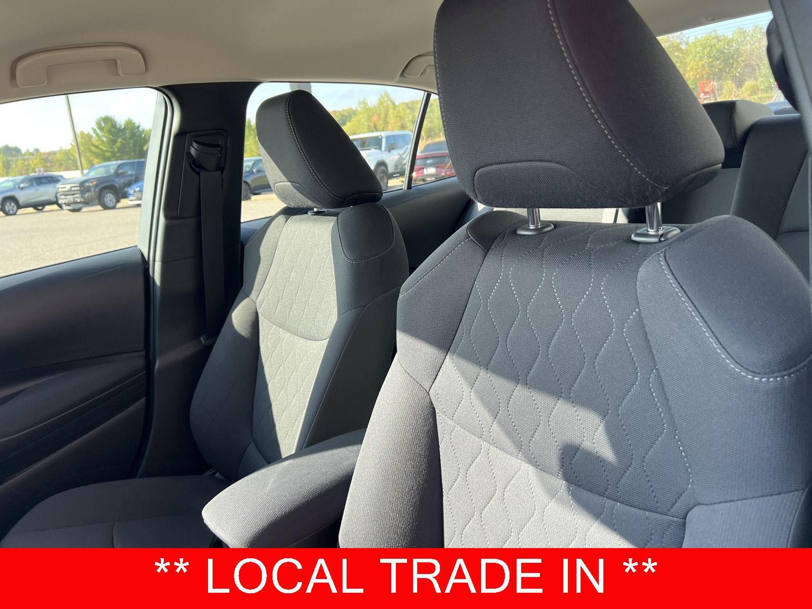 Used 2021 Toyota Corolla LE FWD image 2