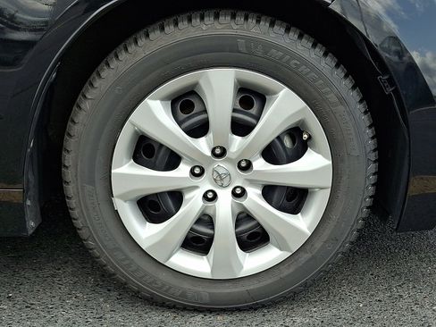 Used 2021 Toyota Corolla LE FWD image 6