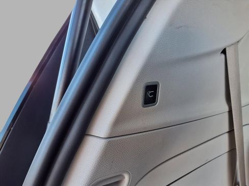 Used 2024 Chrysler Pacifica Select image 28