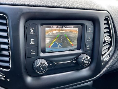 Used 2018 Jeep Compass Latitude w/ Cold Weather Group image 28