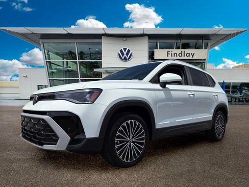 Certified 2025 Volkswagen Taos SE FWD image 2