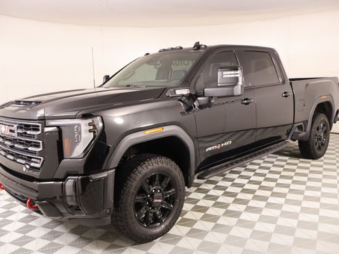 Used 2024 GMC Sierra 2500 AT4 w/ AT4 Premium Plus Package AWD/4WD image 11