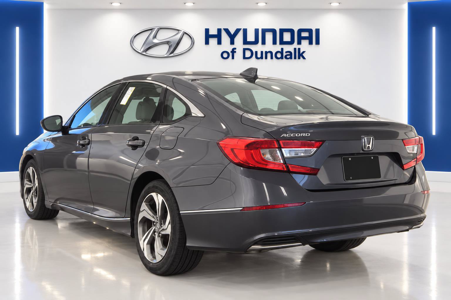 Used 2018 Honda Accord EX image 2