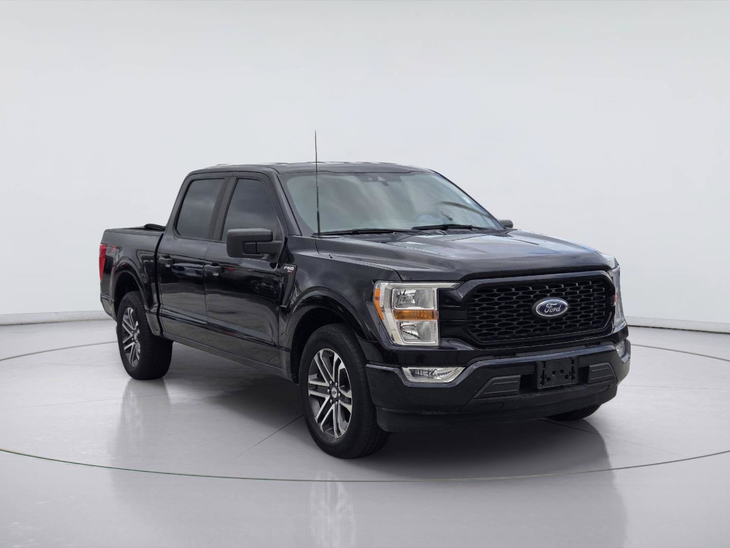 Used 2022 Ford F150 XL w/ STX Appearance Package RWD image 3