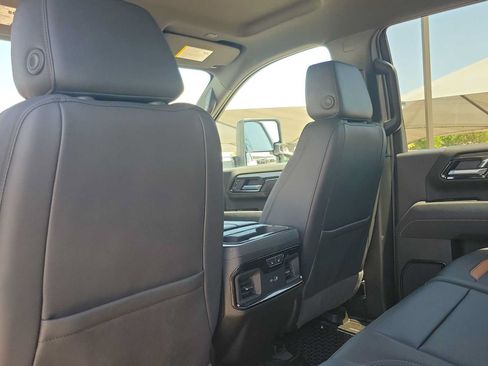Used 2025 GMC Sierra 2500 AT4 AWD/4WD image 16