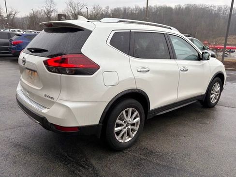 Used 2018 Nissan Rogue SV image 5