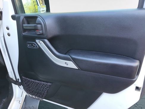 Used 2018 Jeep Wrangler Unlimited Sahara w/ Connectivity Group image 22