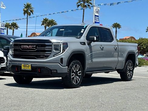 Used 2025 GMC Sierra 1500 AT4 w/ Technology Package AWD/4WD image 7