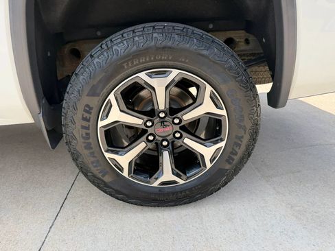 Used 2018 GMC Sierra 1500 SLT AWD/4WD image 73