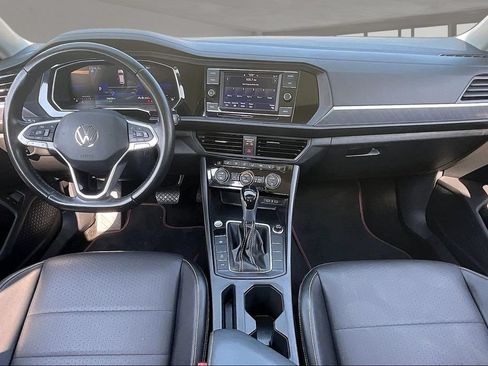Used 2024 Volkswagen Jetta SE FWD image 7