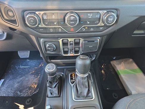 New 2026 Jeep Gladiator Sport image 10