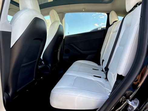 Used 2022 Tesla Model Y Long Range image 24