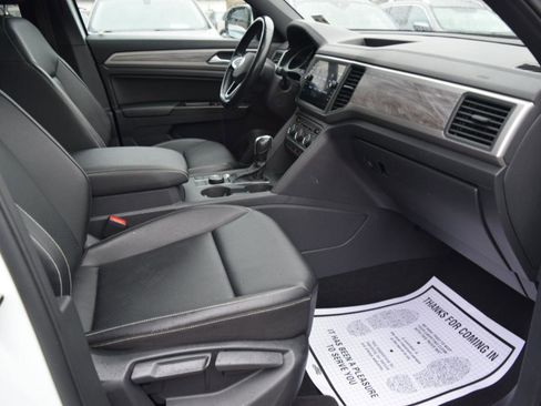 Used 2020 Volkswagen Atlas Cross Sport SE w/ Panoramic Sunroof Package image 30