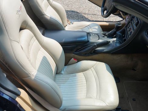 Used 2000 Chevrolet Corvette Convertible RWD image 17