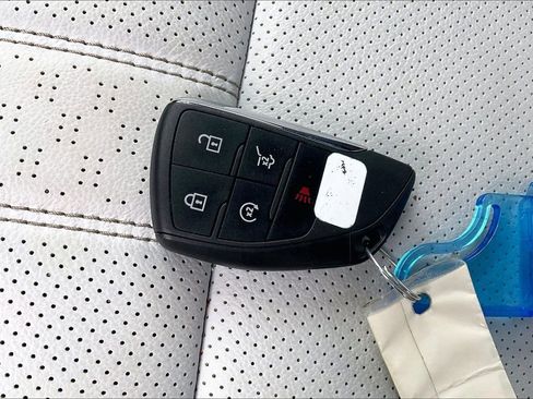 Used 2024 Chevrolet Traverse RS image 35