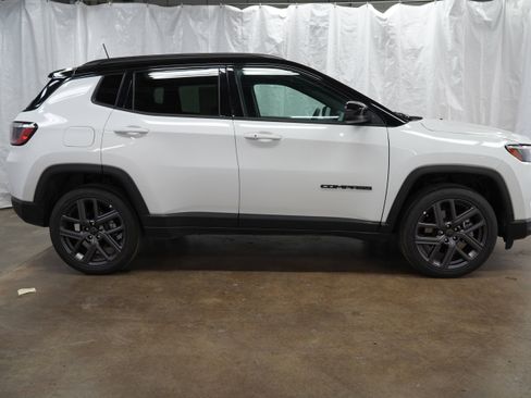Used 2026 Jeep Compass Limited AWD/4WD image 2