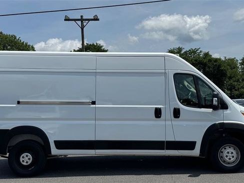 Used 2023 RAM ProMaster 2500 FWD image 6
