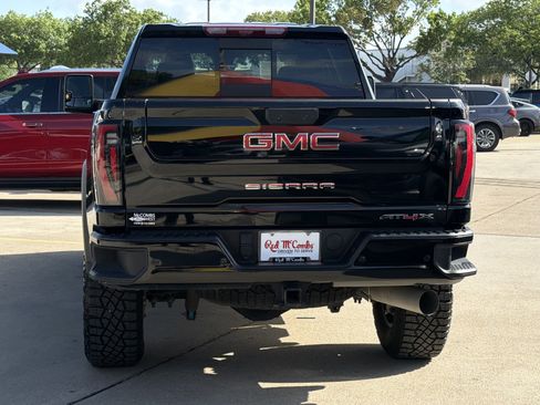 Used 2025 GMC Sierra 2500 AT4X AWD/4WD image 9