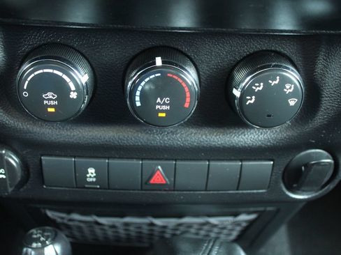 Used 2013 Jeep Wrangler Sport AWD/4WD image 29