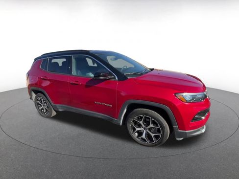 Used 2025 Jeep Compass Limited AWD/4WD image 2