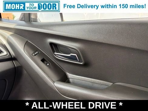 Used 2021 Chevrolet Trax LT AWD/4WD image 28