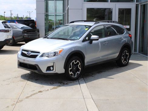 Used 2017 Subaru Crosstrek 2.0i Premium AWD/4WD image 3