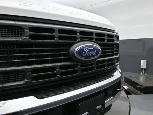 Used 2023 Ford F250 XL w/ XL Chrome Package RWD image 11