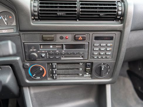 Used 1990 BMW 325i Convertible RWD image 15