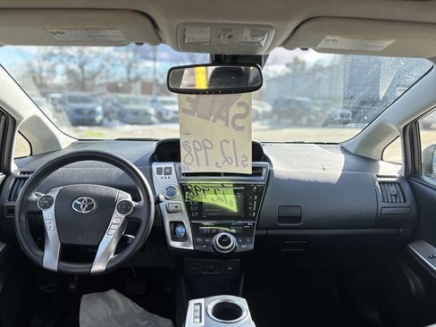 Used 2017 Toyota Prius V Five image 12
