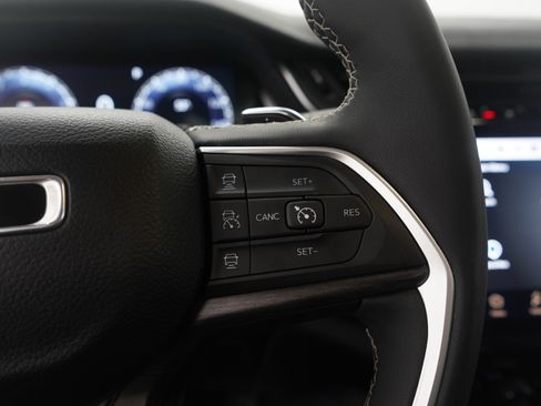 Used 2023 Jeep Grand Cherokee L Limited w/ Luxury Tech Group II image 31