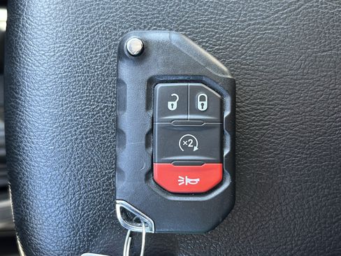 Used 2024 Jeep Wrangler Unlimited w/ Convenience Group image 31