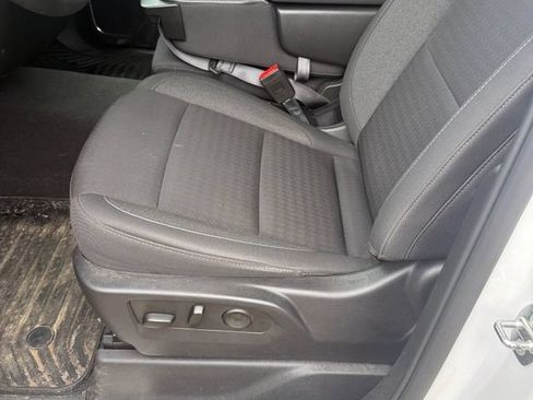 Used 2023 Chevrolet Silverado 1500 LT AWD/4WD image 5
