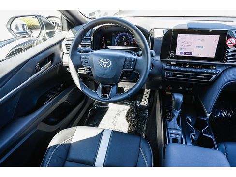 Used 2026 Toyota Camry Hybrid FWD image 15