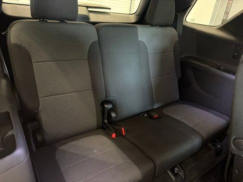 Used 2023 Chevrolet Traverse LT FWD image 11