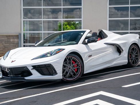Used 2023 Chevrolet Corvette Stingray Premium Conv w/ Z51 Performance Package RWD image 2