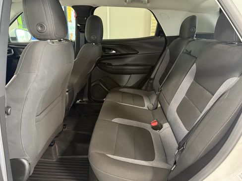Used 2023 Chevrolet TrailBlazer LT AWD/4WD image 12