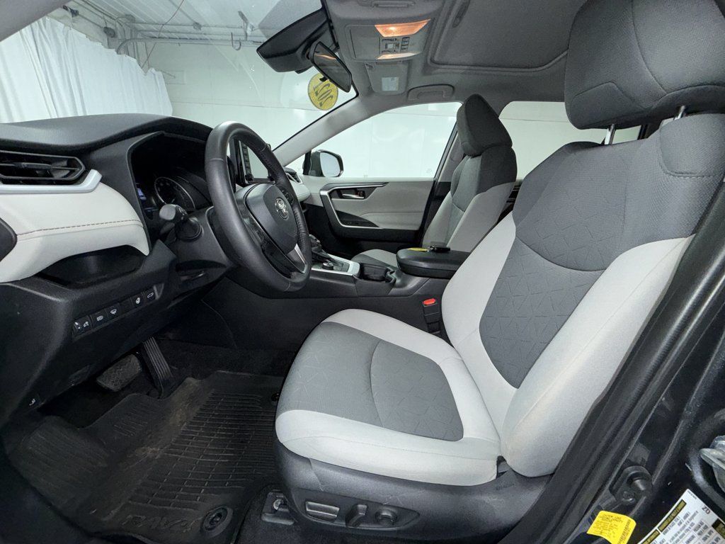 Used 2021 Toyota RAV4 XLE w/ Convenience Package AWD/4WD image 12