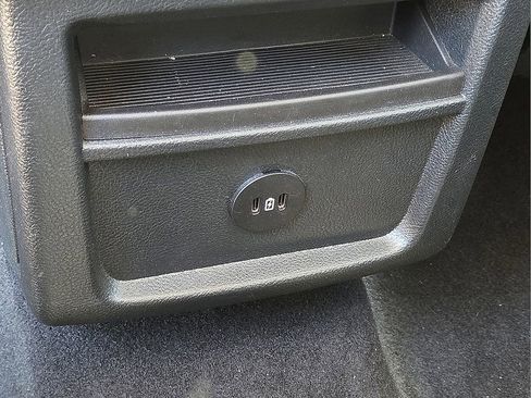 Used 2024 Ford Edge SE image 16